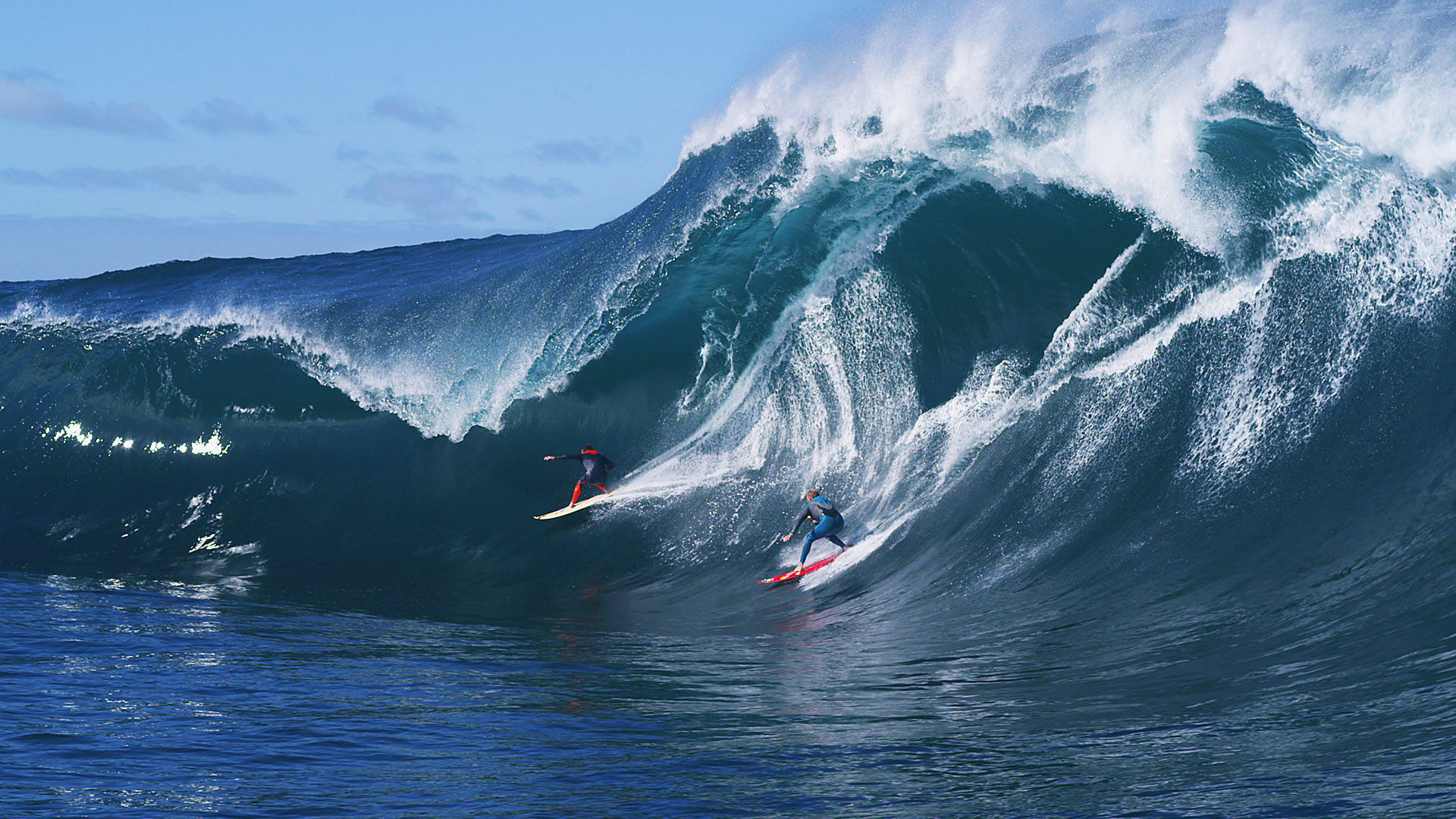 cavalcata onda gigante con surf
